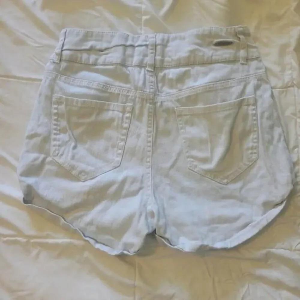 Dollhouse Juniors Size 7 White shorts